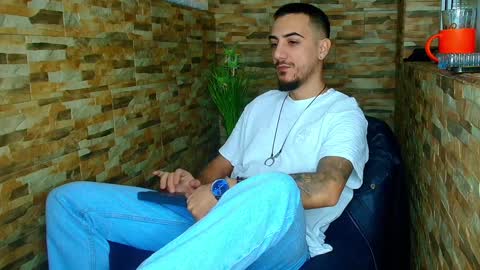 Snapshot of andrewbanner chatting on 01.19.25 MasterRomania online show from 01.19.25
