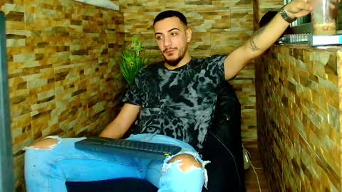 Snapshot of andrewbanner chatting on 01.20.25 MasterRomania online show from 01.20.25