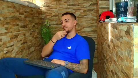 Snapshot of andrewbanner chatting on 01.20.25 MasterRomania online show from 01.20.25