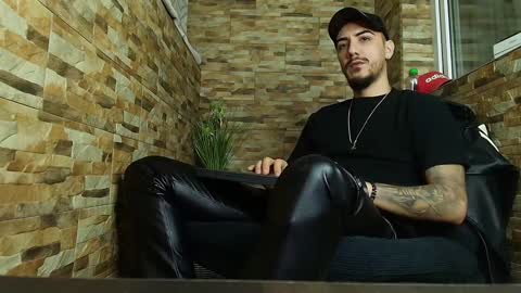 Snapshot of andrewbanner chatting on 01.25.25 MasterRomania online show from 01.25.25