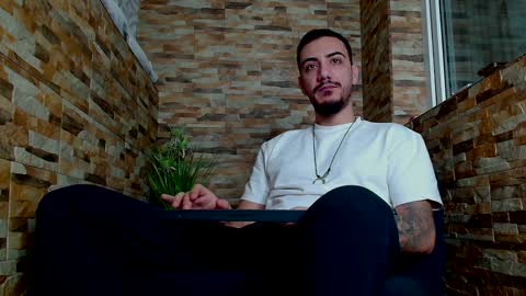 Snapshot of andrewbanner chatting on 01.28.25 MasterRomania online show from 01.28.25