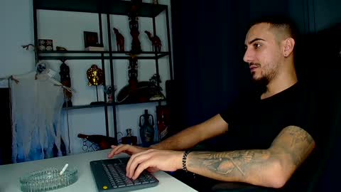 Snapshot of andrewbanner chatting on 02.03.25 MasterRomania online show from 02.03.25