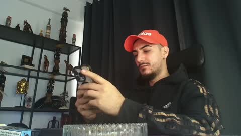 Snapshot of andrewbanner chatting on 02.05.25 MasterRomania online show from 02.05.25