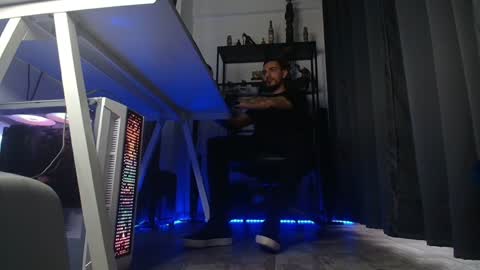 Snapshot of andrewbanner chatting on 02.06.25 MasterRomania online show from 02.06.25