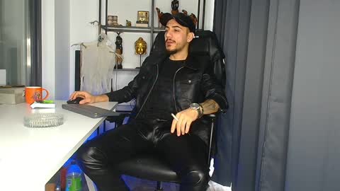 Snapshot of andrewbanner chatting on 02.10.25 MasterRomania online show from 02.10.25