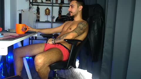 Snapshot of andrewbanner chatting on 02.11.25 MasterRomania online show from 02.11.25