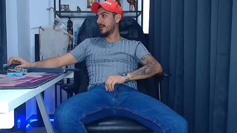 Snapshot of andrewbanner chatting on 02.18.25 MasterRomania online show from 02.18.25