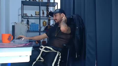 Snapshot of andrewbanner chatting on 02.19.25 MasterRomania online show from 02.19.25