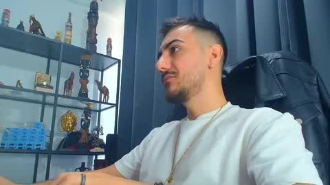 Snapshot of andrewbanner chatting on 02.25.25 MasterRomania online show from 02.25.25