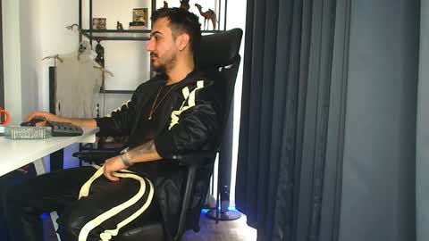 Snapshot of andrewbanner chatting on 03.12.25 MasterRomania online show from 03.12.25