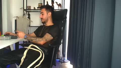 Snapshot of andrewbanner chatting on 03.12.25 MasterRomania online show from 03.12.25