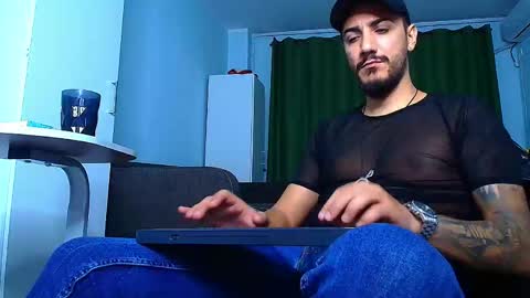 Snapshot of andrewbanner chatting on 09.21.25 MasterRomania online show from 09.21.25