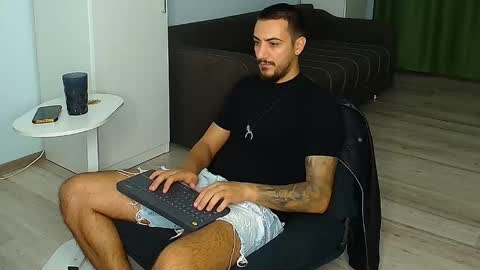 Snapshot of andrewbanner chatting on 09.22.25 MasterRomania online show from 09.22.25
