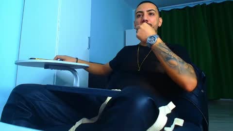 Snapshot of andrewbanner chatting on 09.29.25 MasterRomania online show from 09.29.25
