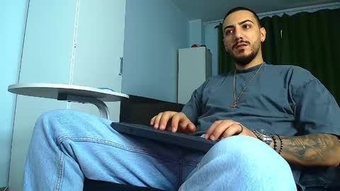 Snapshot of andrewbanner chatting on 10.02.25 MasterRomania online show from 10.02.25