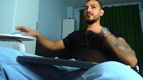 Snapshot of andrewbanner chatting on 10.04.25 MasterRomania online show from 10.04.25