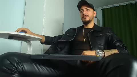 Snapshot of andrewbanner chatting on 10.06.25 MasterRomania online show from 10.06.25