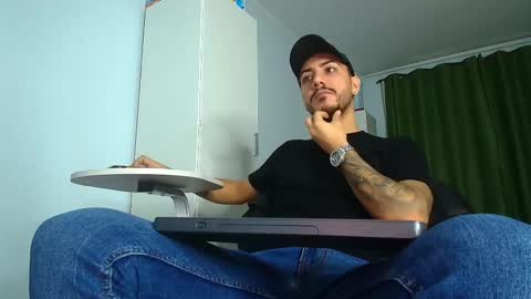 Snapshot of andrewbanner chatting on 10.08.25 MasterRomania online show from 10.08.25