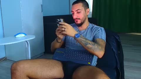 Snapshot of andrewbanner chatting on 10.10.25 MasterRomania online show from 10.10.25