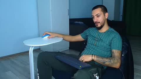Snapshot of andrewbanner chatting on 10.13.25 MasterRomania online show from 10.13.25