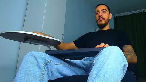 Snapshot of andrewbanner chatting on 10.14.25 MasterRomania online show from 10.14.25