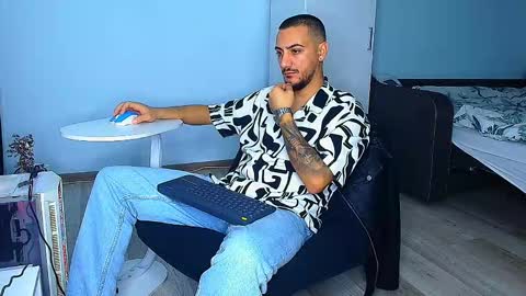 Snapshot of andrewbanner chatting on 10.17.25 MasterRomania online show from 10.17.25