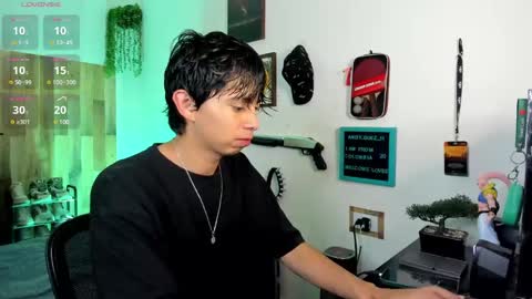 andy_guez_11 online show from 02.17.25