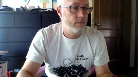 Snapshot of andyberg8 chatting on 09.18.25 Andy online show from 09.18.25