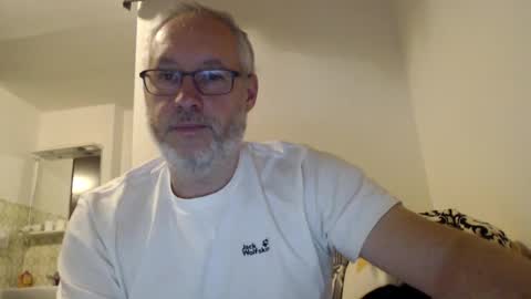 Snapshot of andyberg8 chatting on 10.27.25 Andy online show from 10.27.25
