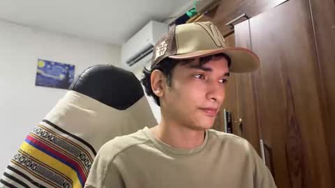 Snapshot of angel_hotc chatting on 11.12.25 Angel online show from 11.12.25