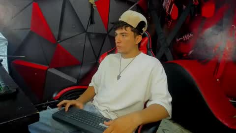 Snapshot of angel_latinboy23 chatting on 11.23.25 Angel online show from 11.23.25