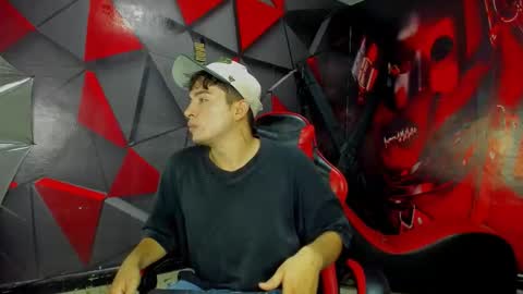 Snapshot of angel_latinboy23 chatting on 11.25.25 Angel online show from 11.25.25