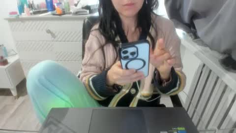 Snapshot of angel_lee__ chatting on 01.05.25 angel_lee__ online show from 01.05.25