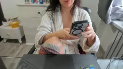 Snapshot of angel_lee__ chatting on 01.28.25 angel_lee__ online show from 01.28.25