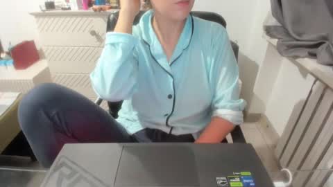 Snapshot of angel_lee__ chatting on 02.09.25 angel_lee__ online show from 02.09.25