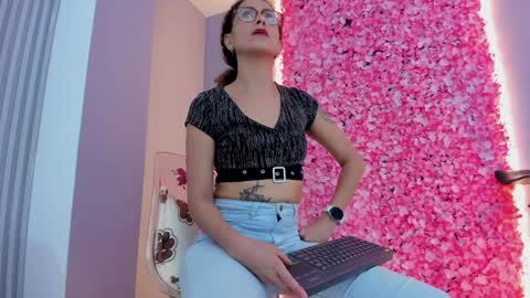 Snapshot of angela_donnato chatting on 01.11.25 A N G E LA. online show from 01.11.25