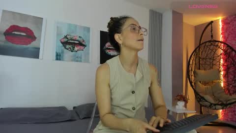 Snapshot of angela_donnato chatting on 09.17.25 A N G E LA. online show from 09.17.25