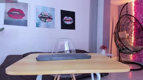 Snapshot of angela_donnato chatting on 09.22.25 A N G E LA. online show from 09.22.25
