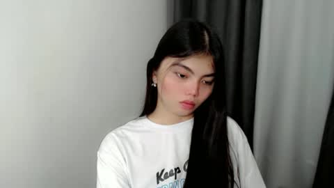 Snapshot of angelari_slut chatting on 09.11.25 angelari_slut online show from 09.11.25