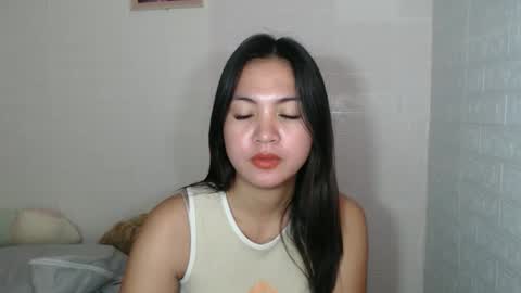 Snapshot of angelavida chatting on 09.15.25 angel- i am new here please do understand that i only get naked on private room thank you online show from 09.15.25