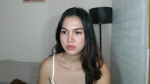 Snapshot of angelavida chatting on 09.18.25 angel- i am new here please do understand that i only get naked on private room thank you online show from 09.18.25