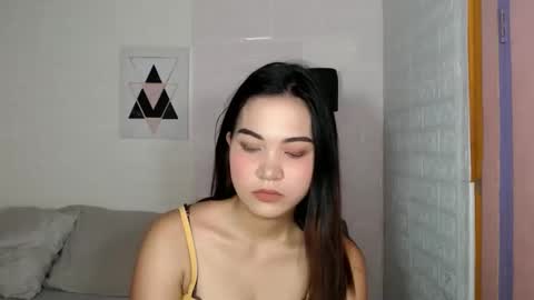 Snapshot of angelavida chatting on 10.17.25 angel- i am new here please do understand that i only get naked on private room thank you online show from 10.17.25