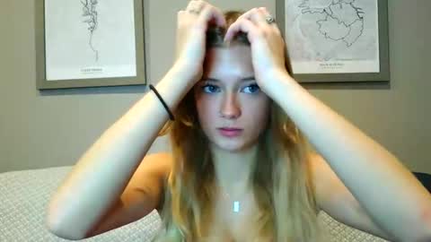 Snapshot of angelblisss chatting on 12.03.25 Angel online show from 12.03.25