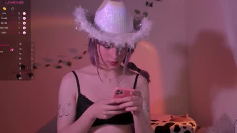 Snapshot of angelfiore chatting on 10.27.25 Angel Fiore online show from 10.27.25