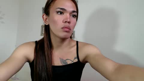 Snapshot of angelic_slutxx chatting on 12.10.24 Yhanna online show from 12.10.24
