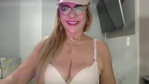 angelinna_12 online show from 10.26.25