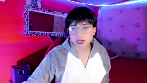 Snapshot of angellonfire chatting on 09.30.25 Angel  online show from 09.30.25