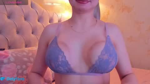 Snapshot of angelrose2323 chatting on 09.11.25 angelrose2323 online show from 09.11.25