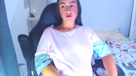 Snapshot of angie_dreamgirl chatting on 02.02.25 IG angie dreamgirl01 online show from 02.02.25