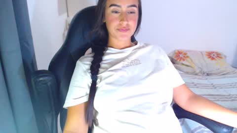 Snapshot of angie_dreamgirl chatting on 02.14.25 IG angie dreamgirl01 online show from 02.14.25